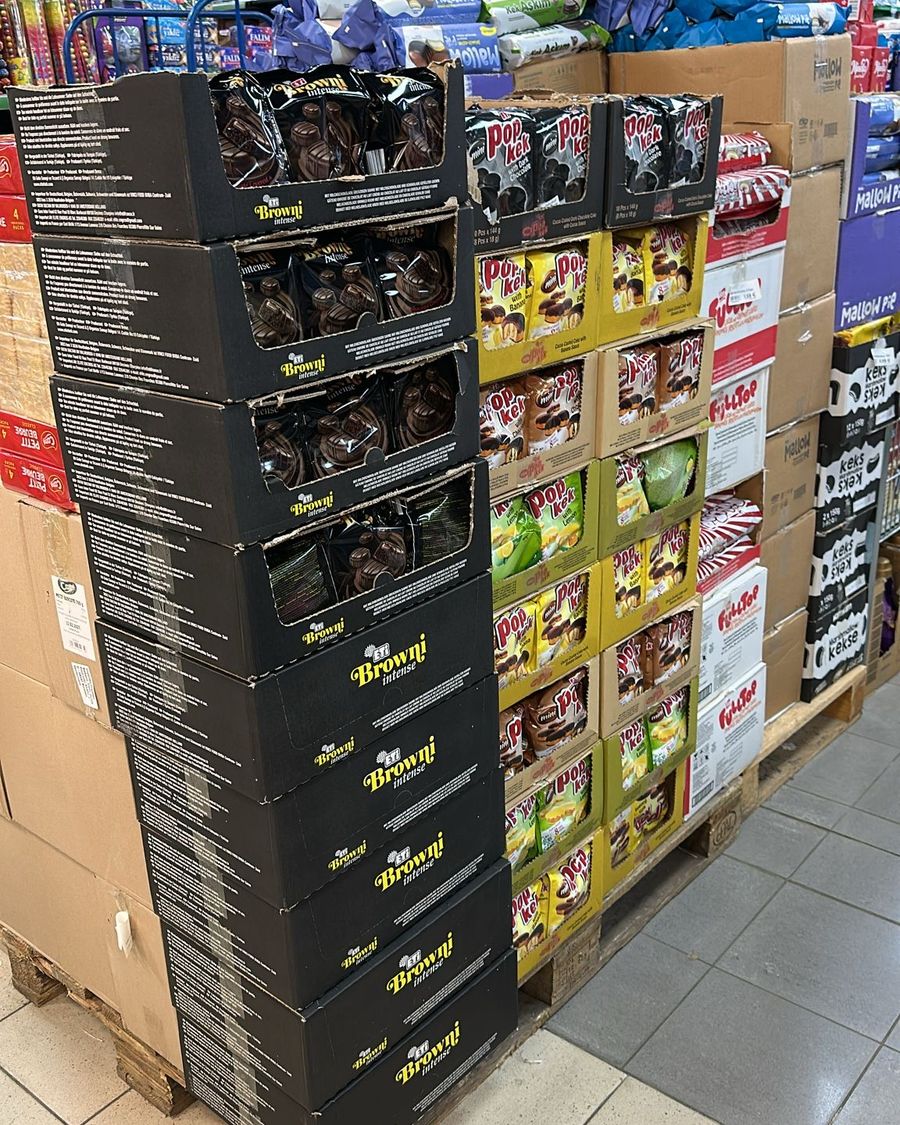 Palettenware und Aktionsplatzierung in einem Kundenmarkt